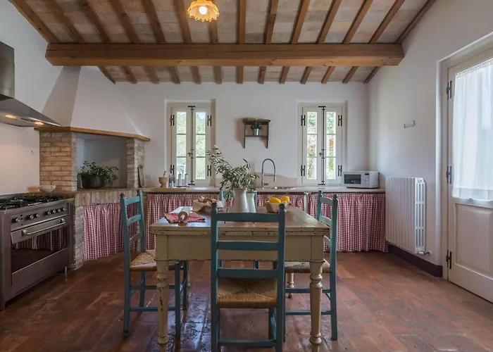 Larissa Villa Fratte Rosa